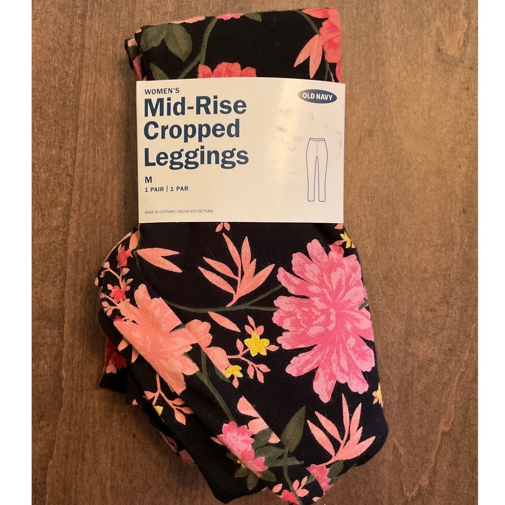 NEW Mid-Rise Cropped Leggings